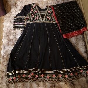 2 piece charzima suit Black Floral Embroidered Dress with Dupatta